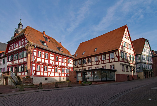 Fachwerkh&auml;user in der Altstadt von Amorbach in Unterfranken, Bayern, Deutschland 