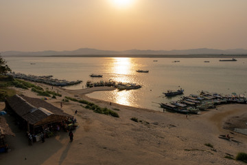 Fototapeta na wymiar Sunset on the Irrawaddy River