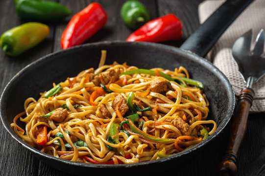 Chow mein with chicken, Chinese dish.