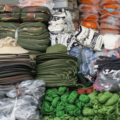 Fototapeta na wymiar stall with many hats, ropes, straps in Vietnam