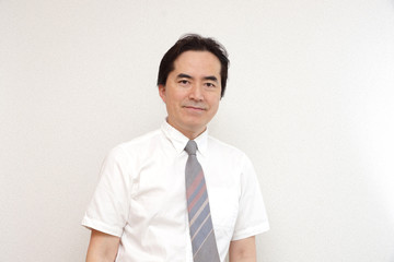 カメラ目線の男性