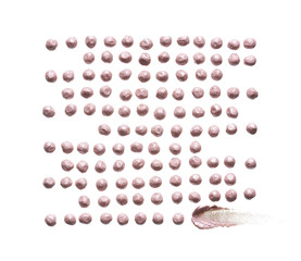 Face highlighter in the shape of round small pearls