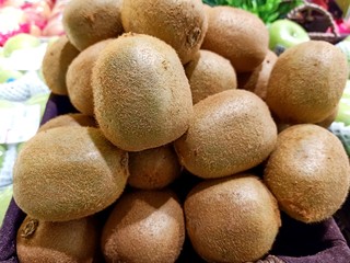  Kiwi fruit is sold in coffee shops.