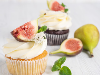 Cupcake with figs