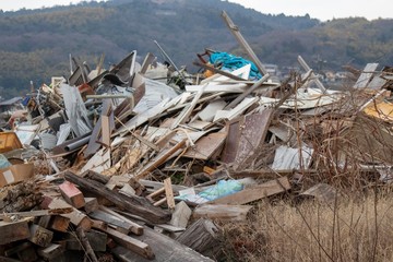 ゴミ処理場の廃材