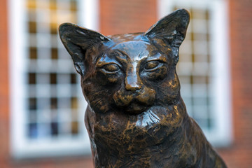 Hodge the Cat Statue in London