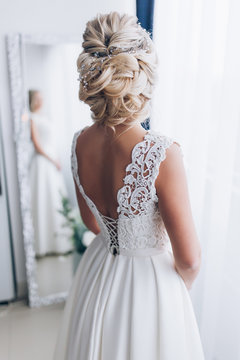Beautiful bride hair style with a hoop