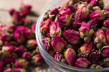Rose buds in glass bowl.