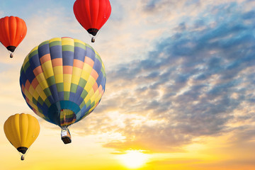 Fototapeta premium Colorful balloons floating in the sky at sunset.