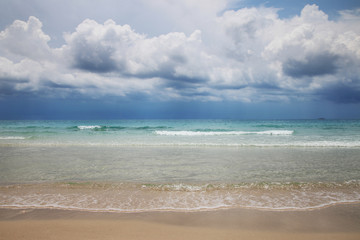 Fototapeta na wymiar Beautiful Clarity of the sea with clouds at Koh Samet island Rayong province Thailand