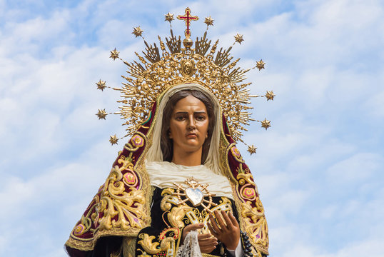 Talla de la Virgen de La Soledad en Procesion de Semana Santa. Leon. Obra de Victor de los Ríos de 1958