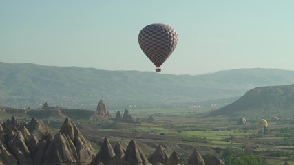 Fototapeta na wymiar balloons in cappadocia