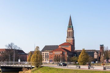 Kiel Innenstadt im Morgenlicht Hiroshimapark mit Kleinem Kiel, Rathaus  und Opernhaus am...