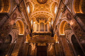 Fototapeta na wymiar Interior view of catholic church in Rome.