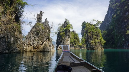 Fototapeta premium longtail boat trip on chiao lan lake in thailand