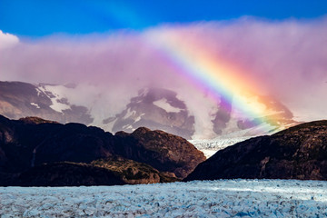 Arcobaleno sul ghiacciao Grey, Parco Nazionale Torres Del Paine, Patagonia, Cile