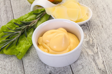 Cheese sauce in the bowl