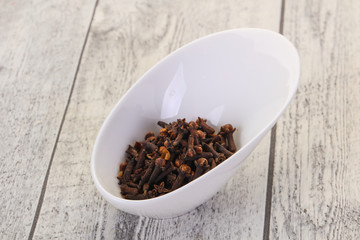 Dry clove seeds