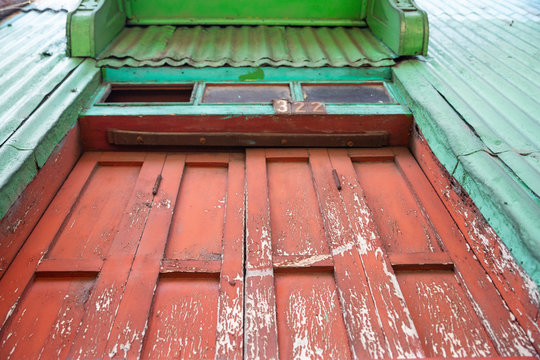 Puerta en edificio antiguo centro de San Salvador
