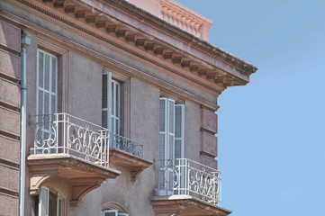 Balcón de arquitectura europea aplicada en America