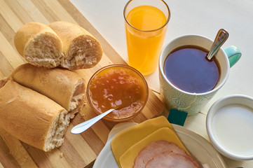 Desayuno chileno, once chilena, comida típica chilena.