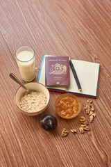 desayuno alistando tareas que hacer antes de viajar