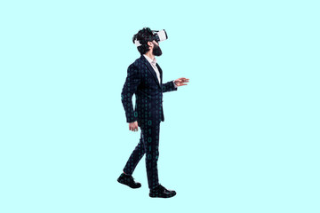 Naklejka premium Full length portrait of a businessman in glasses of virtual reality with binary code on him, concept of virtual reality in programming, mixed media