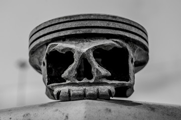 mechanical skull