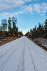Obraz premium snowy winter road covered in ice and snow
