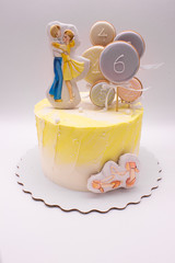 Cake decorated with cookies dancing couple