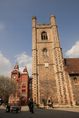 Fototapeta na wymiar Reading; St. Laurence Kirche und Rathaus