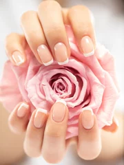 Photo sur Plexiglas ManIcure Woman gets manicure procedure in a spa salon. Beautiful female hands.