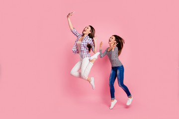Say hi Full length body size photo of positive students girl bloggers have free time rest video call laugh scream blogging show make v-sign wear blue jeans bright shirts isolated on pink background