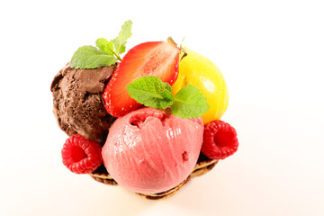 glace au chocolat et à la fraise