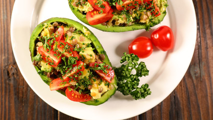 avocado salad with tomato and lentils