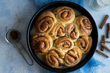 Cinnamon rolls and cinnamon sticks