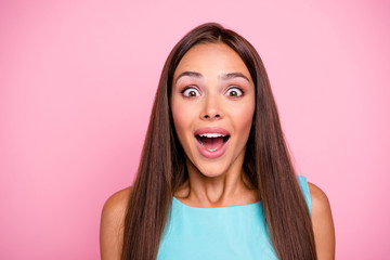 Incredible information Close up portrait of pretty astonished lady impressed isolated in bright clothing model with opened mouth on rose-colored background