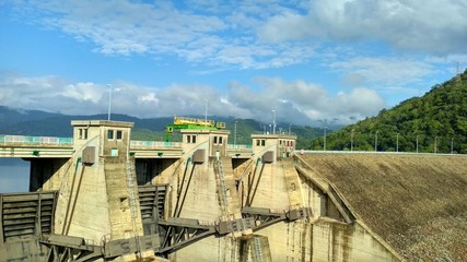 Fototapeta na wymiar Randenigala Rockfill Dam Srilanka