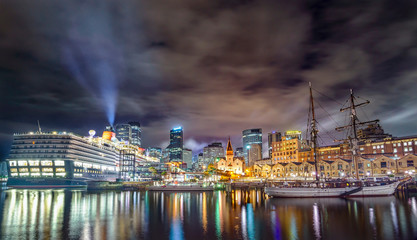 Fototapeta premium Cruising at Night