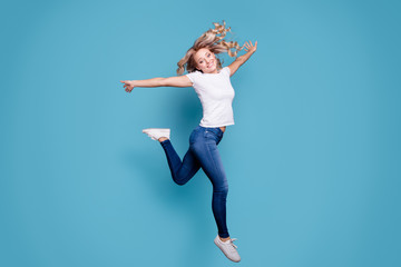 Full length body size view portrait of nice attractive cheerful cheery optimistic wavy-haired lady...