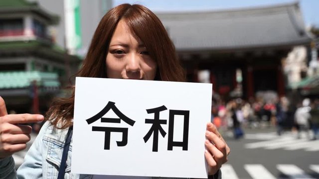日本の新元号・令和・Reiwa・2019・女性