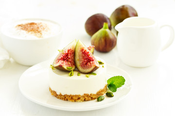 Delicious New York cheesecake with fresh figs
