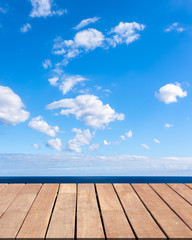 Ciel bleu à l’horizon en arrière-plan de terrasse 