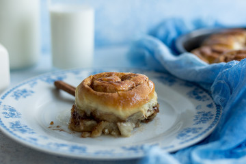 Cinnamon rolls and cinnamon sticks