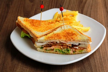 Sandwich pollo mixto
