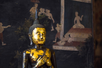 Fototapeta premium Buddha statue in inside temple at Bangkok