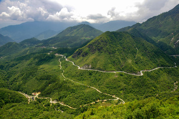 The beautiful winding road on O Quy Ho Pass - Vietnam
