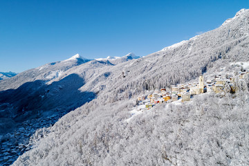 Primolo - Valmalenco (IT) - Vista aerea invernale con neve fresca