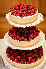 cheesecake with berries