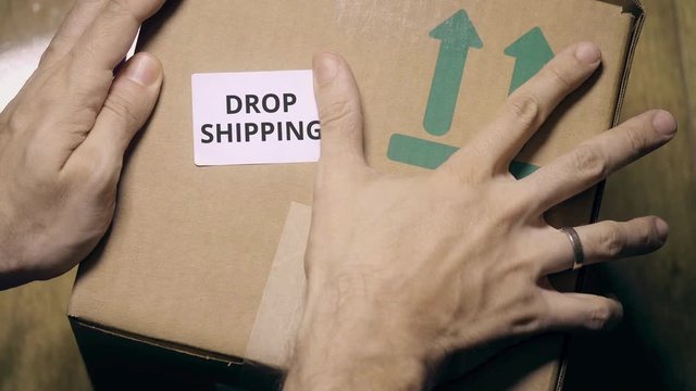 Marking box with DROPSHIPPING label